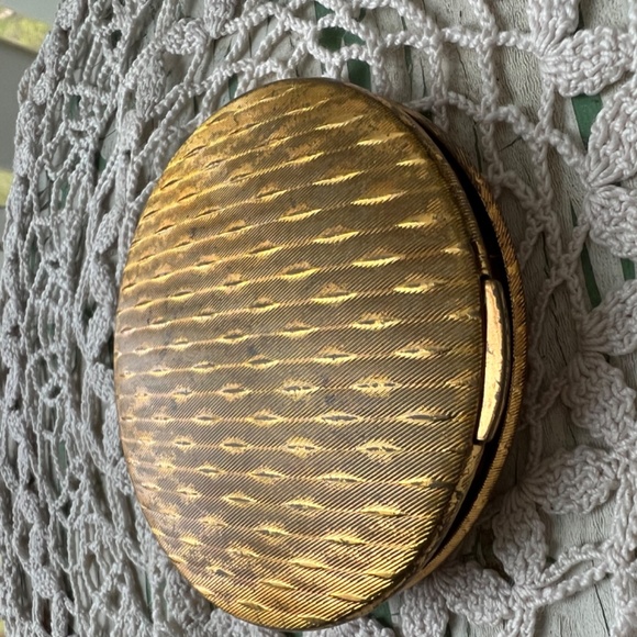 Vintage Kigu Compact w/Mirror & Powder Compartment - Picture 7 of 8